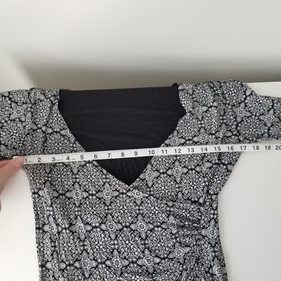 Ann Taylor LOFT Ruched Sides Wrap Long Sleeve Blouse Size M Black & White - Picture 3 of 8